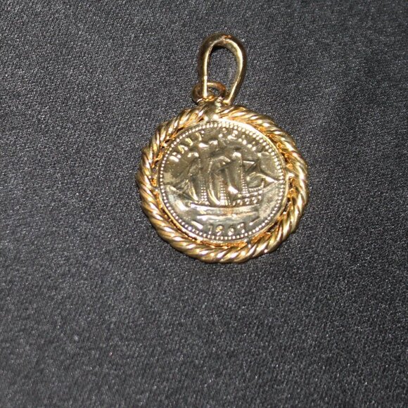 Fashion Jewelry Golden Coin Medallion Pendant - Picture 2 of 4